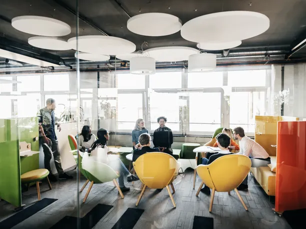 How do you select a Retool agency or Retool Developers?